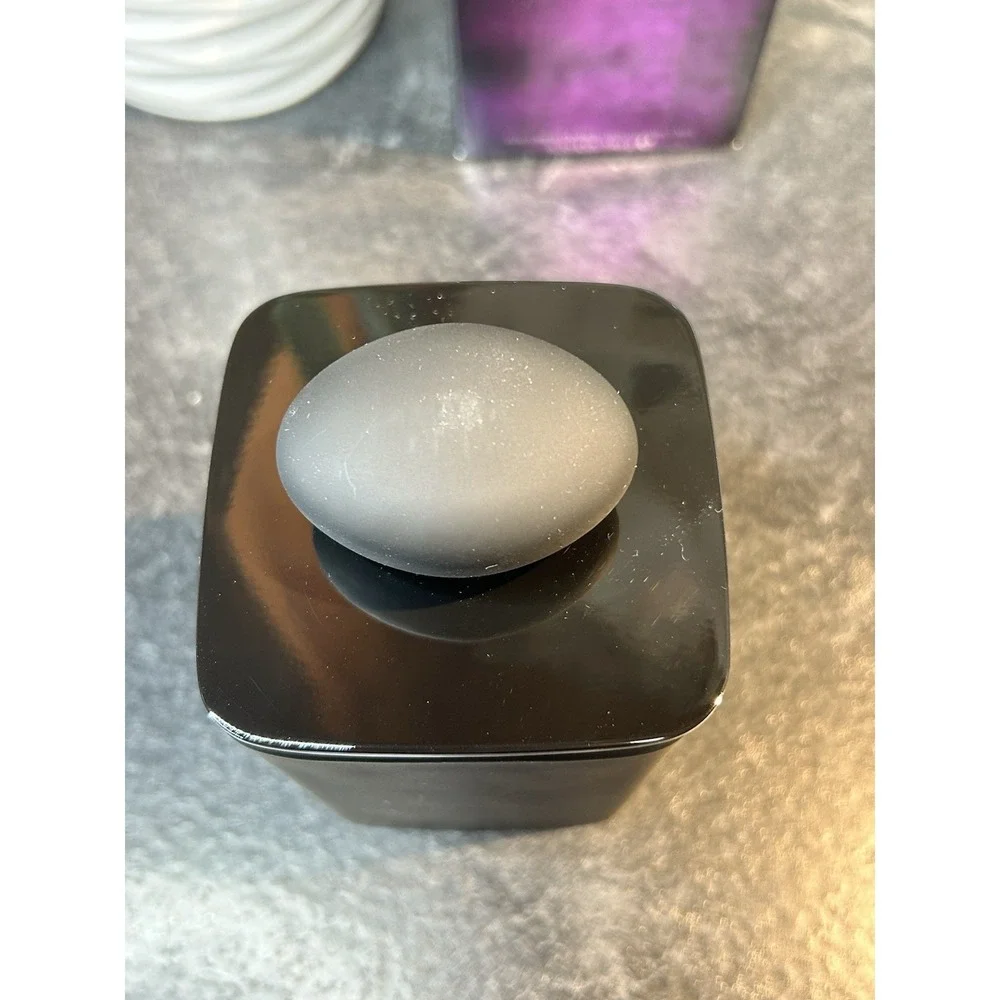 NEW Natori Perfumed Black Glass LIdded Jar Single Wick Candle 6.35‎ oz